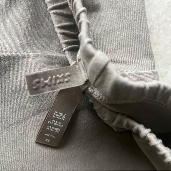 NWOT SKIMS Shorts XS - Picture 3 of 4